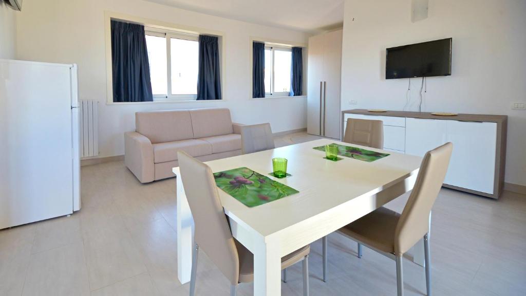 Leo Apartments room 3