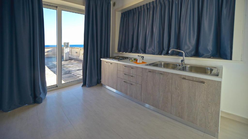 Leo Apartments room 4